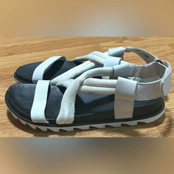 Sorel Women's Black and White Sandals - Picture 5 of 5